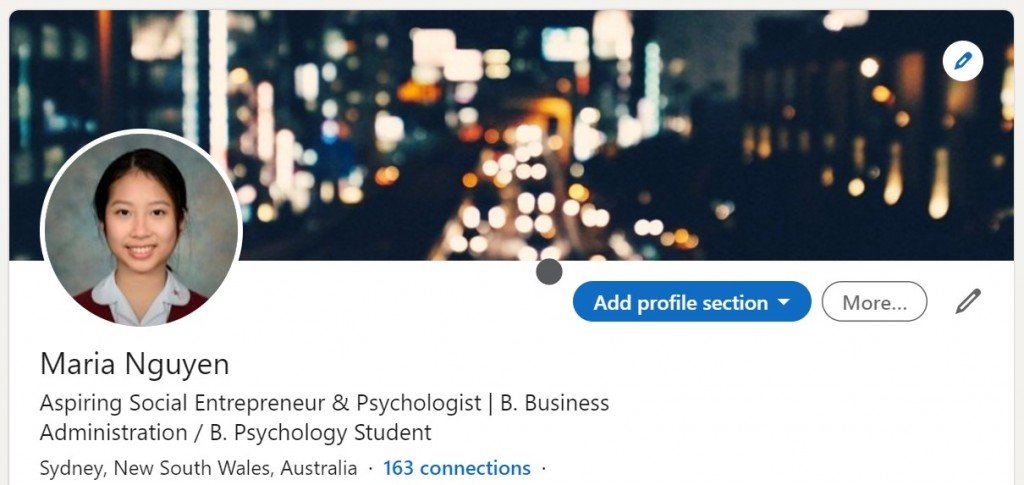 玛丽亚的LinkedIn个人资料，她开始在高中