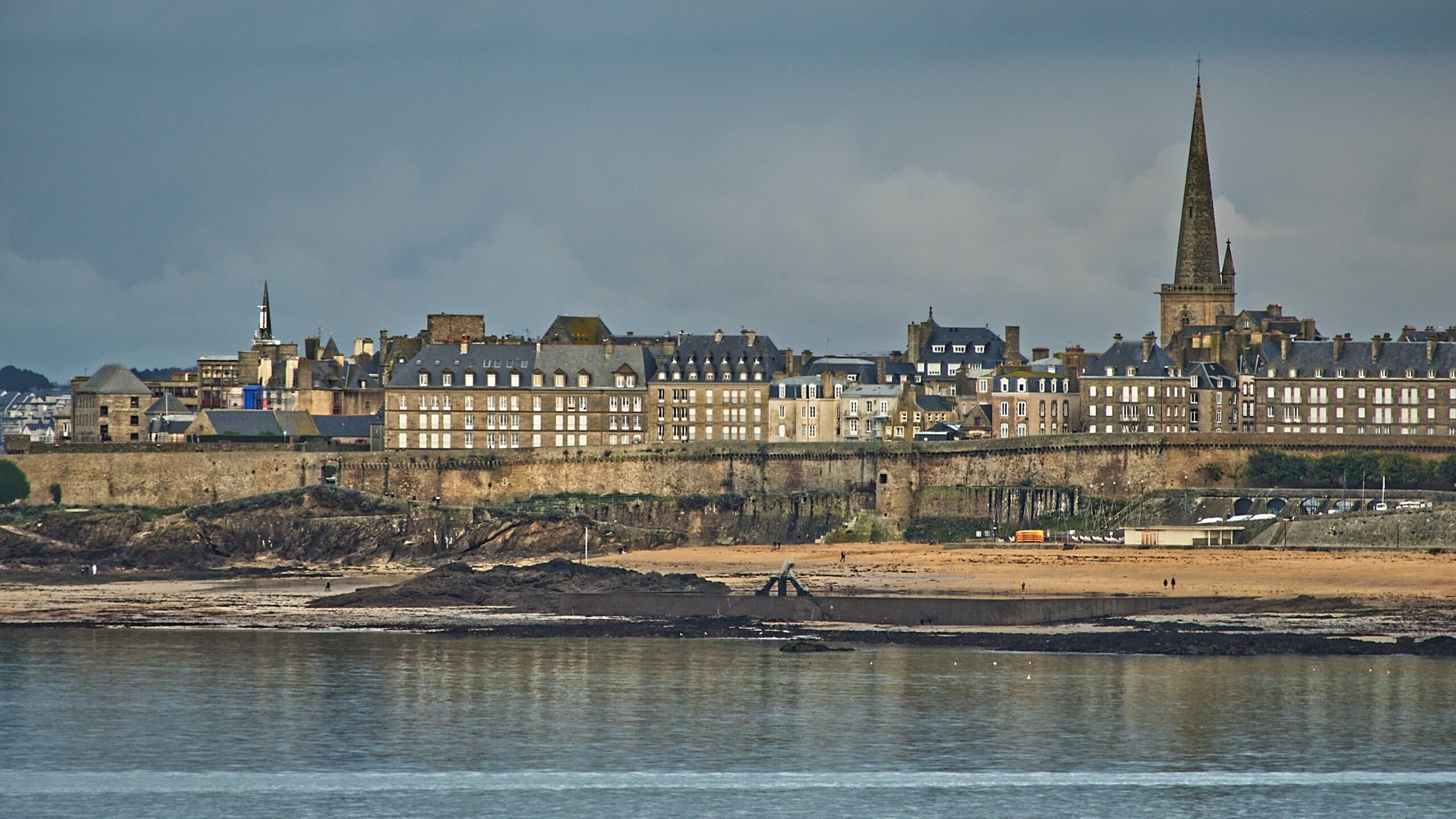 All The Light We Cannot See Analysis - What is the text about?