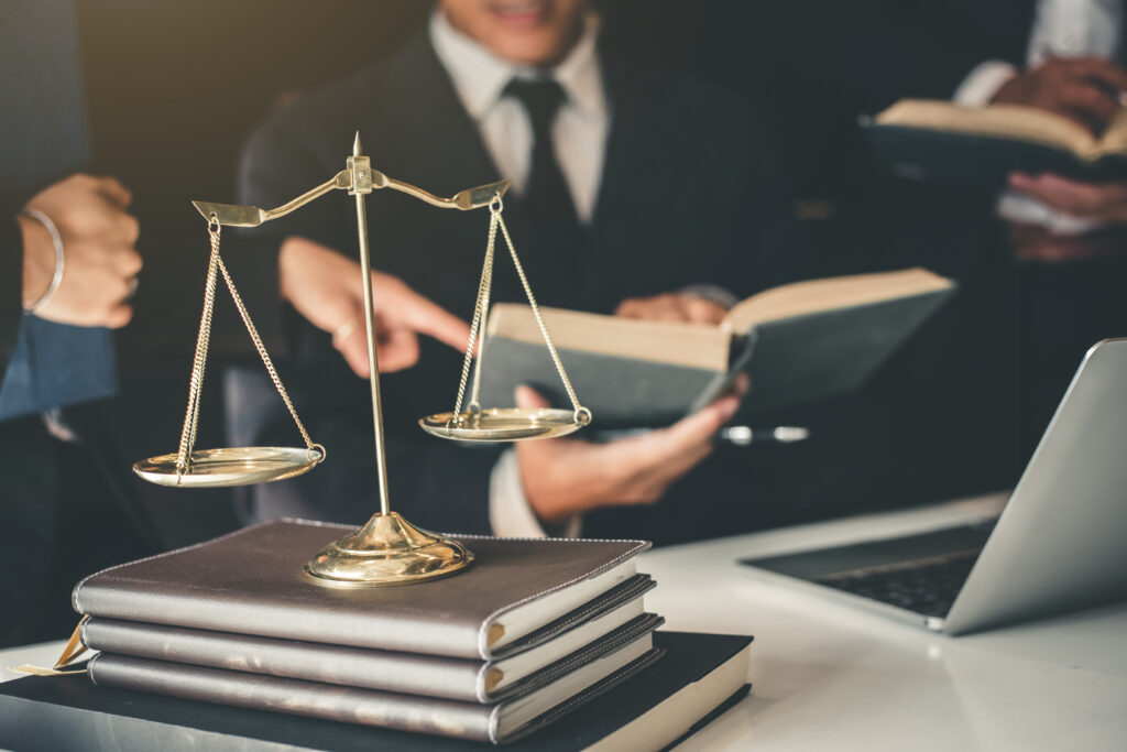 商务律师团队。在会议上共同努力。