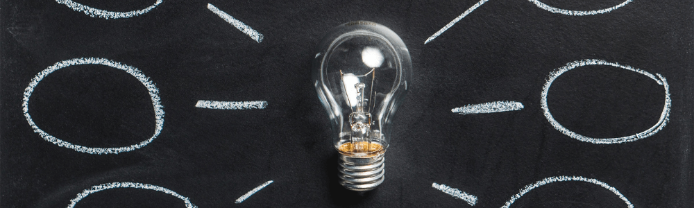 在黑板上进行头脑风暴-物理外部评估